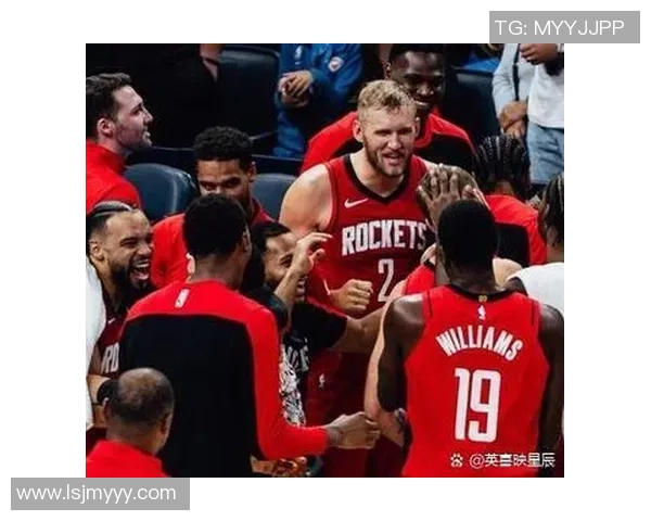 2016年火箭队与勇士队首轮对决回顾及精彩瞬间分析