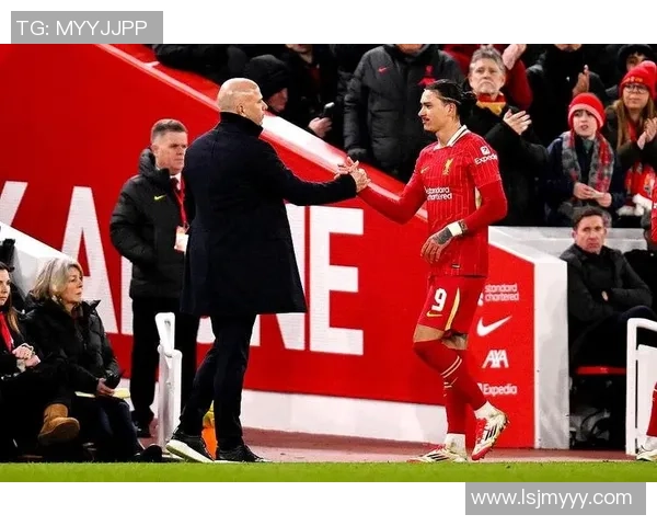 努涅斯在赛场上的精彩表现引发热议球迷期待他未来的成长与突破 努涅斯在赛场上的精彩表现引发热议球迷期待他未来的成长与突破